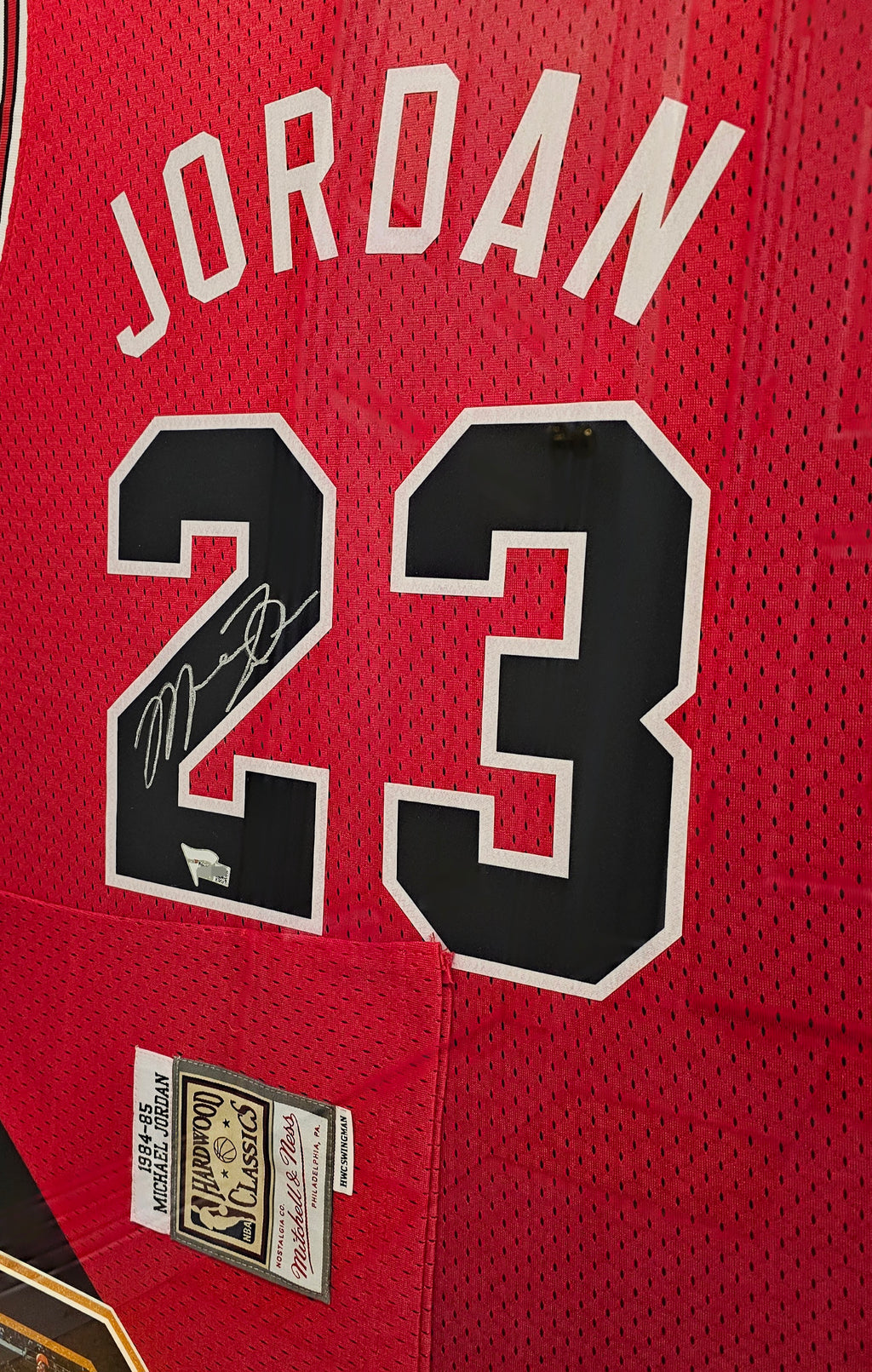 Michael Jordan Signed Framed 1984-85 Rookie-Style Jersey Fanatics Authenticated