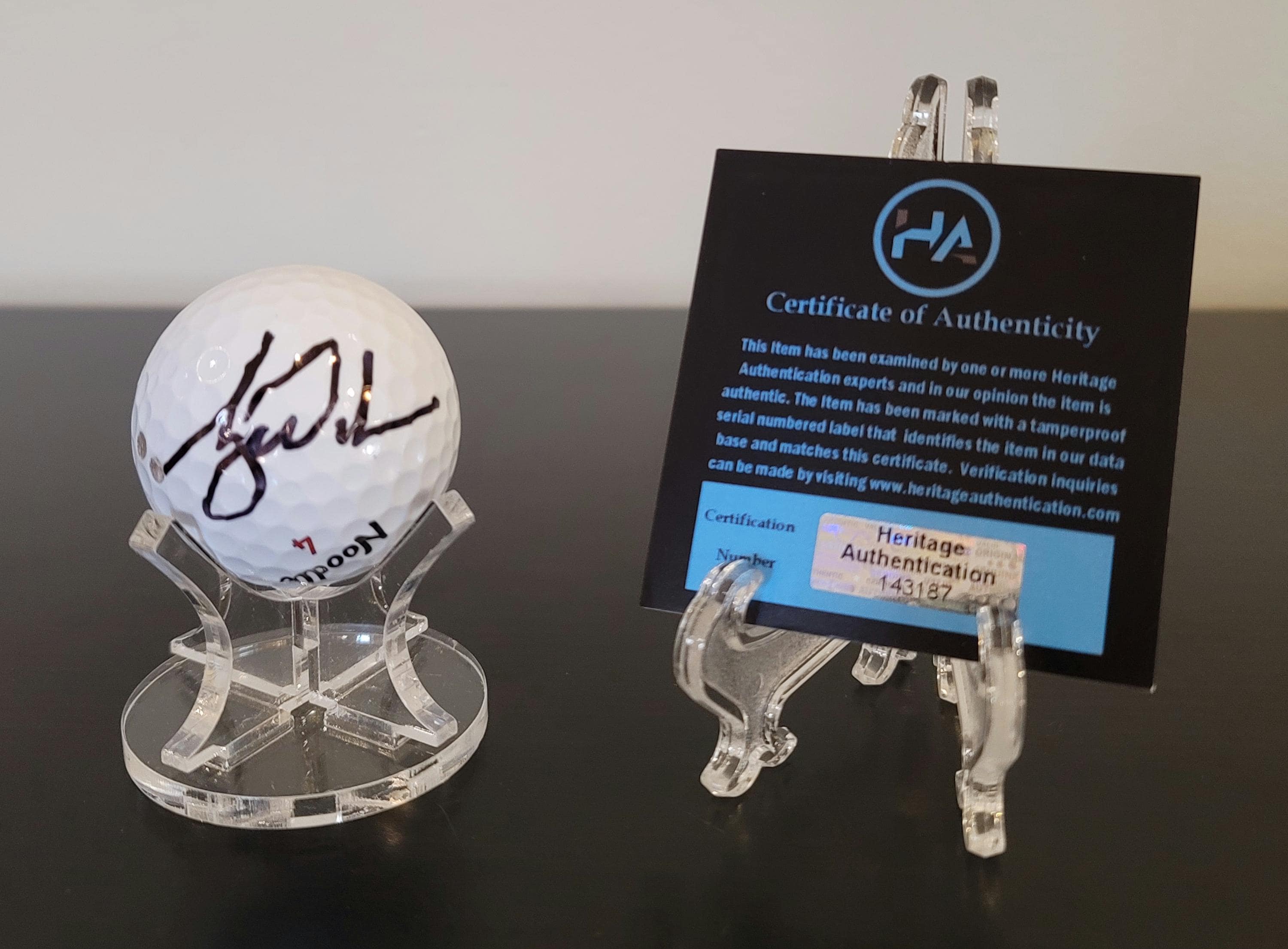 Tiger Woods Signed Autographed Golf Ball PGA w/ Hologram COA