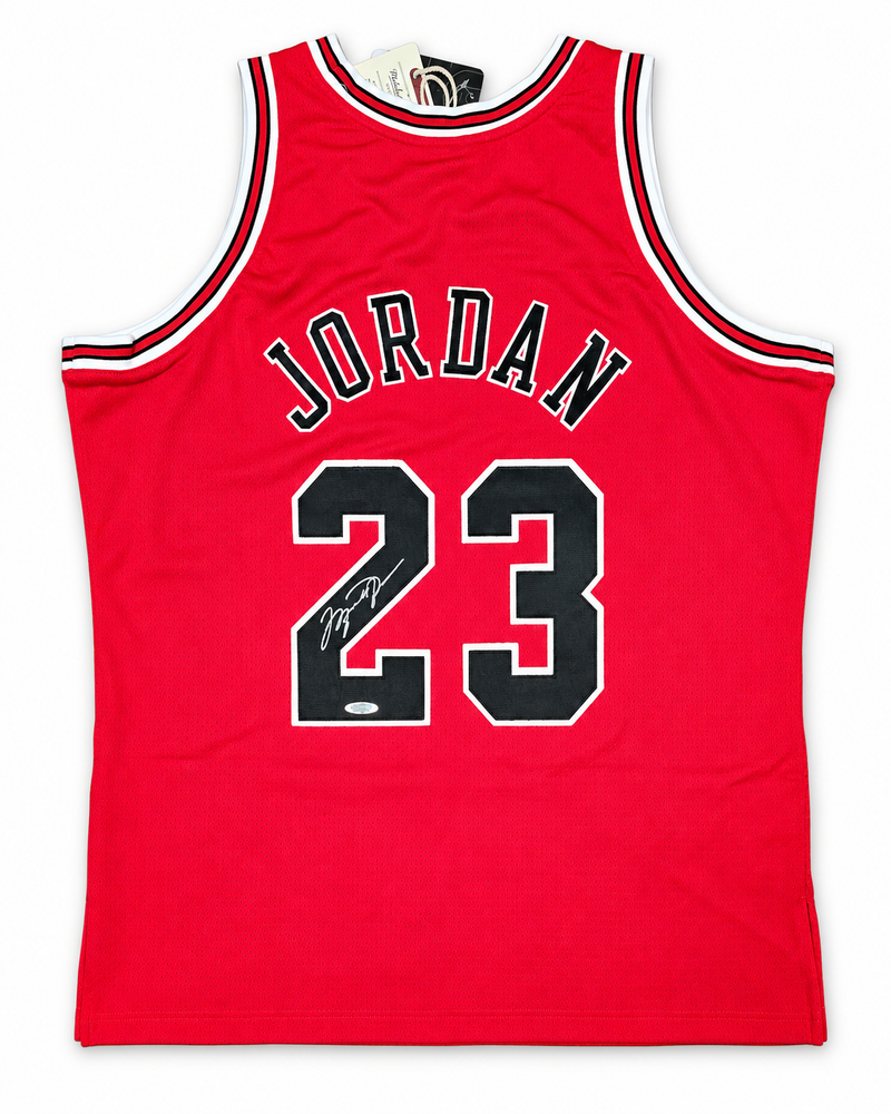 Michael Jordan Signed 1997-98 Chicago Bulls Red Jersey – Upper Deck UDA