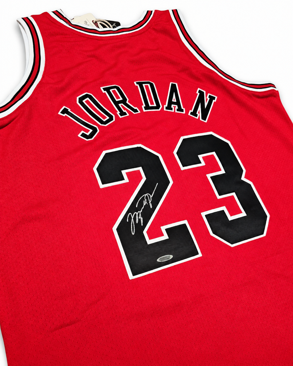 Michael Jordan Signed 1997-98 Chicago Bulls Red Jersey – Upper Deck UDA