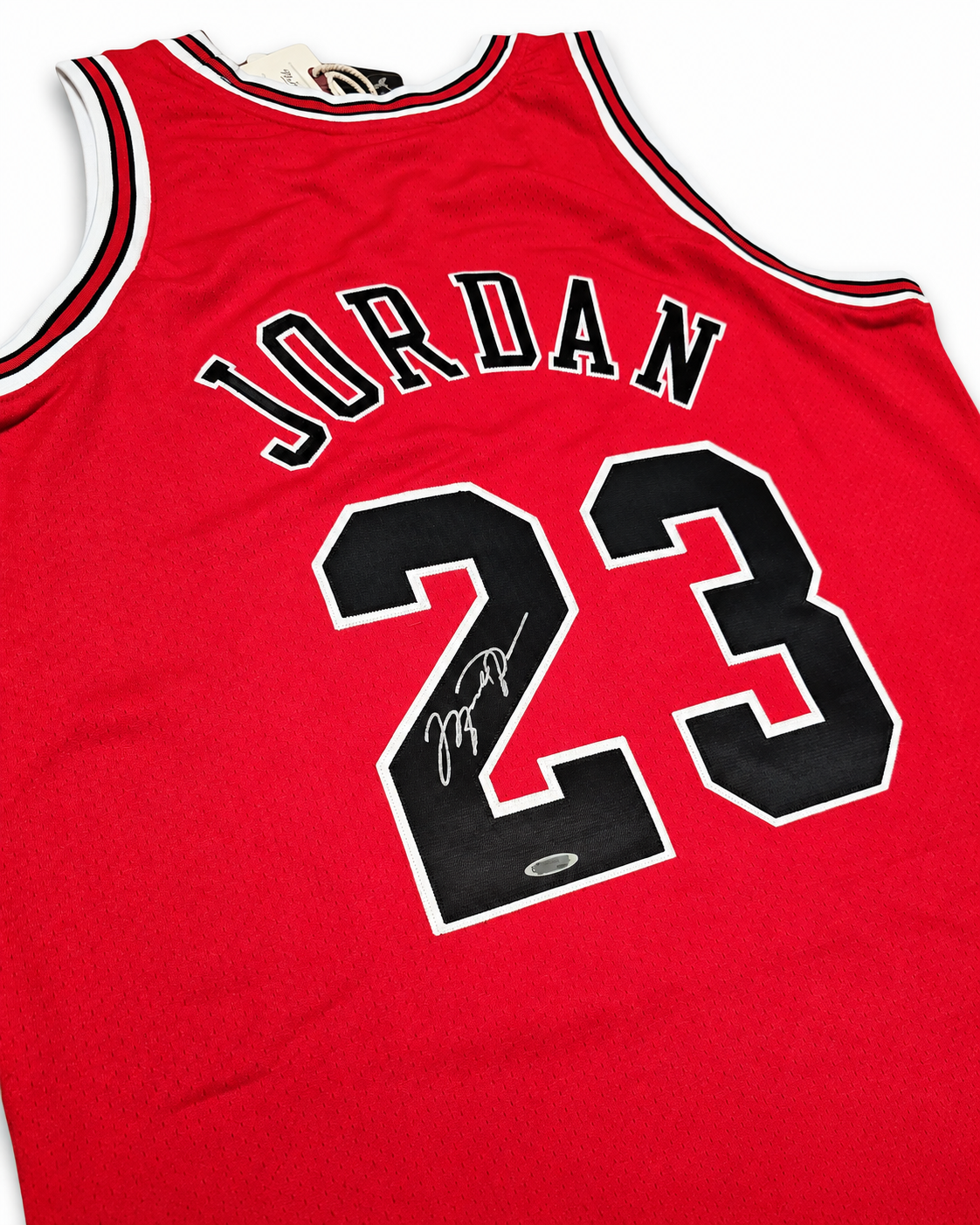Michael Jordan Signed 1997-98 Chicago Bulls Red Jersey – Upper Deck UDA
